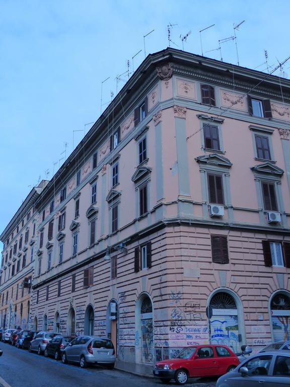 Between Termini & Colosseo ローマ エクステリア 写真
