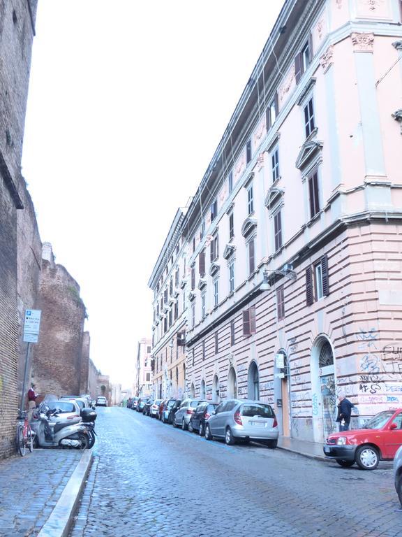 Between Termini & Colosseo ローマ エクステリア 写真
